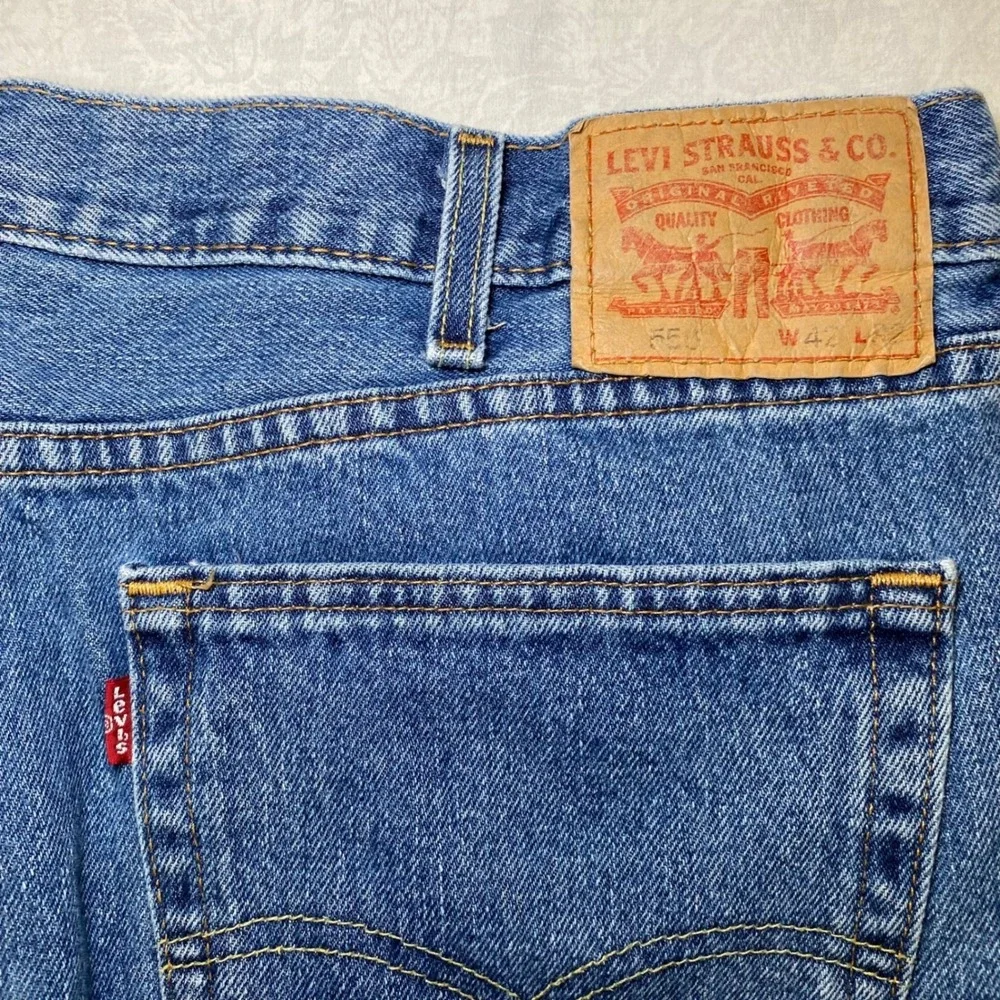 Levi's 550 Relaxed Fit Men's Jeans W42 L32 Light Wash Tapered Denim Pants